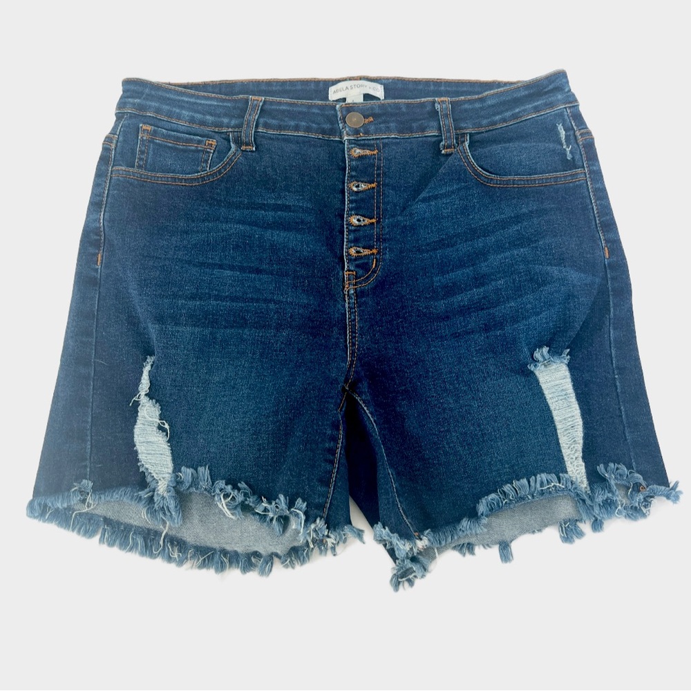 Abela Story Button Front Short.  size L